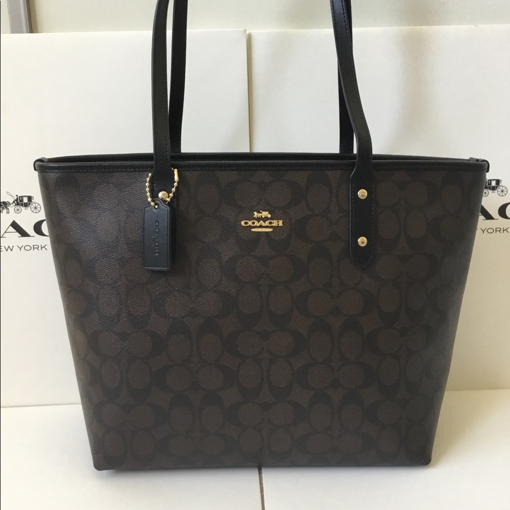 🌷Coach City ZIP Tote In Signature NWT.